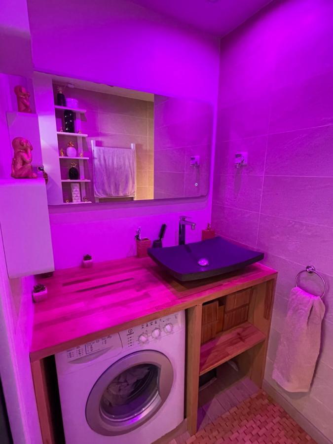 Guest Room "We Are With You In This Flat" ストラスブール エクステリア 写真
